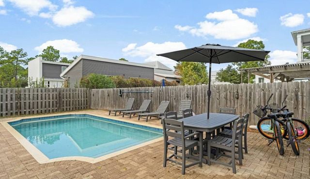 2 Bikes~ Newly renovated Pool~Bike to Seaside