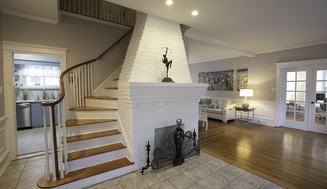 2 bl from beach, tennis/pickleball. Sleeps 11, perfect memory maker home - LOVE