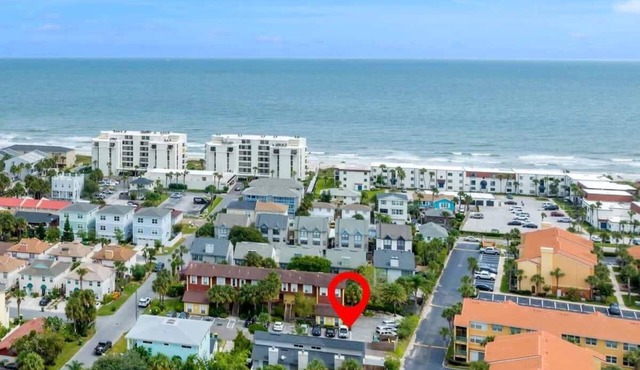 2 Blocks from the Beach: The Coquina Cottage