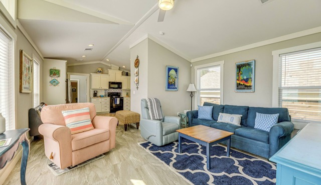 2 Blocks From Aransas Bay: Family Home w/Patio!