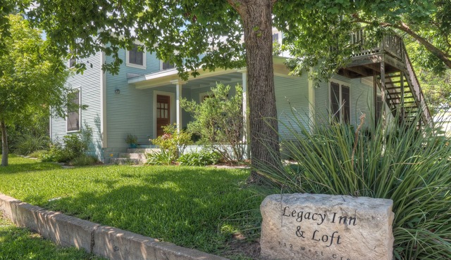 2 Blocks From Marketplatz & The Heart Of Main Street Shopping And Dining!