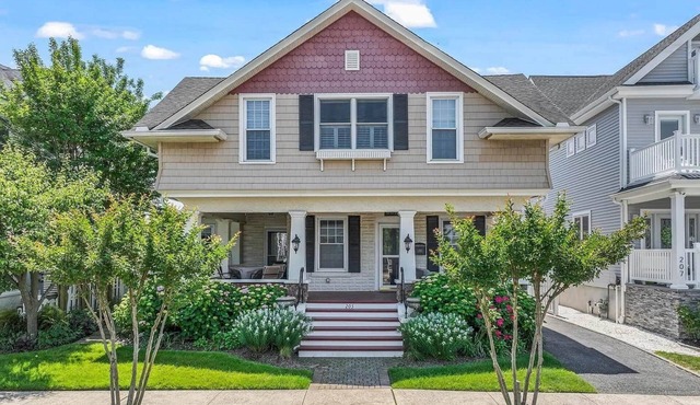 2 Blocks from the Beach with Pool