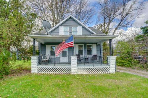 2 Blocks to Beach! Lake Huron Hideaway