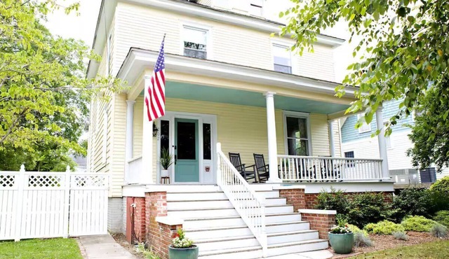 2 Blocks to Beach, Bay Views - Chesapeake Charm