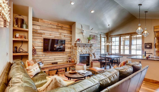 2 Blocks To Grand Lake: Downtown Western Cabin!
