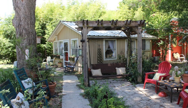2 blocks to historic downtown Martindale and 3 blocks to the river