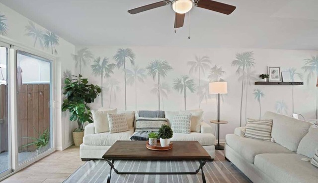 2 Blocks to Ocean: Retreat at Jax Beach Bungalow