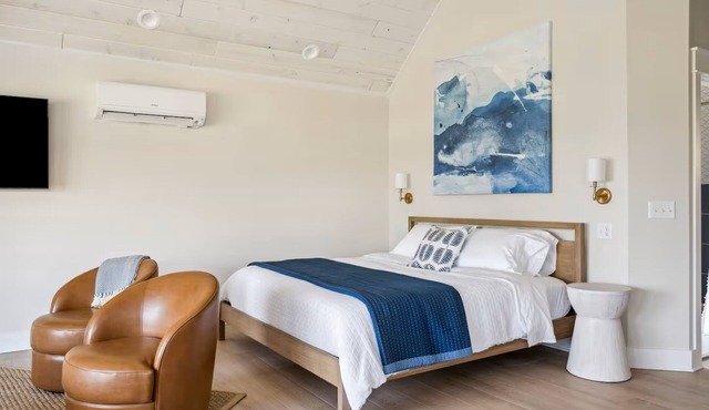 #2 Blue Lakeview Suite B