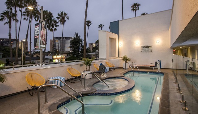 2 Boardwalk King Suite at The Kinney Venice Beach!