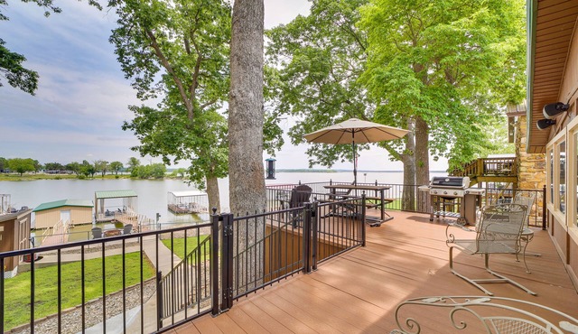 2 Boat Docks: Grand Lake Waterfront Home