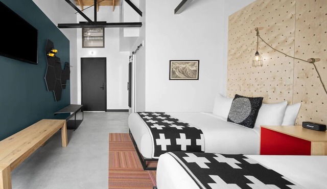 2 Boulder Rooms at evo Hotel, Free Parking & Dogs are Welcome!