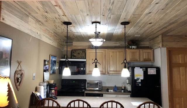 2 BR 1-1/4 Bath Dog friendly, Hi Country Haus 1st Flr WP Condo by river, Cozy!