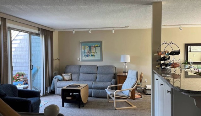 2 BR/1.5 Bath Condo in Ocean Park
