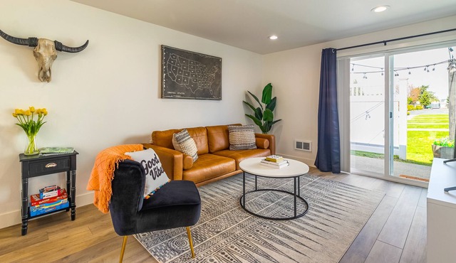 2 BR/1 BA apartment- Monthly stays available!