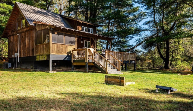 2 BR, 1 BA Log Cabin