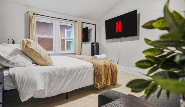 2 BR 1 Bath Apt with Parking | Close to Amenities