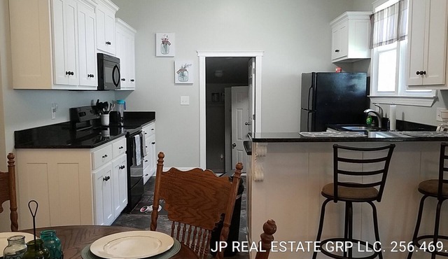 2 BR 1 bath FULLY FURNISHED home - Decatur AL near Cooks Museum