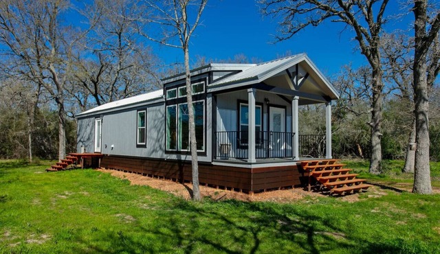 2 Br 1ba Private Farmhouse