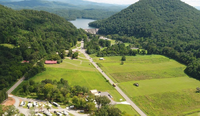 2 BR,1BA Spacious Mountain View Suite near Cherokee National Forest, Ocoee River