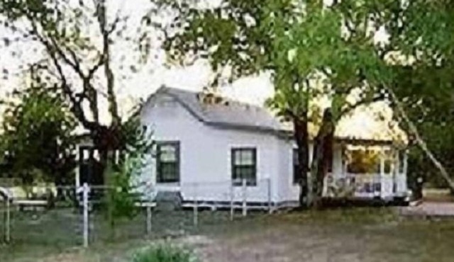 2 BR/2.5 BA House on 13 Acres, Minutes from Downtown San Antonio!