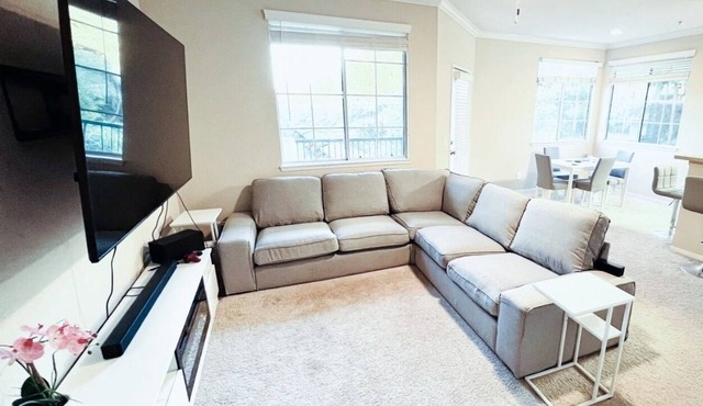 2 BR 2 BA Cozy Furnished Apartment