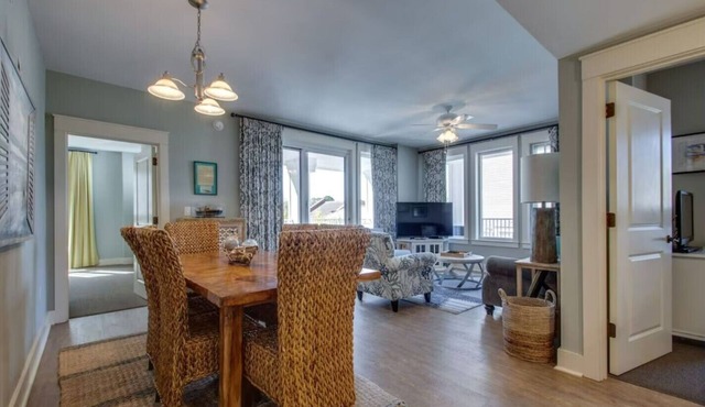 2 BR/2 BA With 6 Seater Golf Cart, Village of Baytowne Wharf