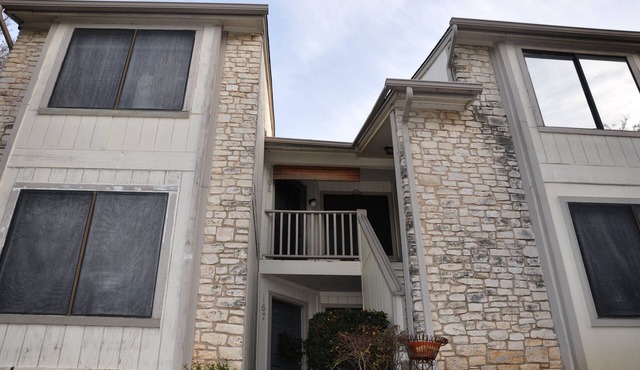 2 BR 2 Bath Condo close to downtown