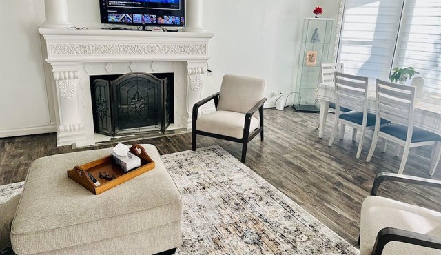 2 BR 2 WR Unit close to many amenities