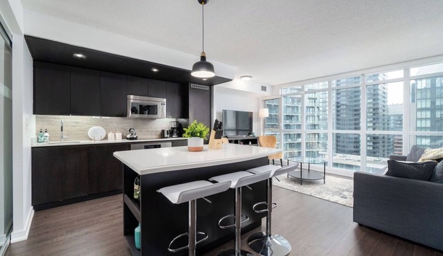 2 BR + 2BA + Free Parking + Sofabed + Lakeview
