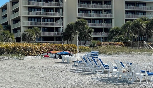 2 Br/2Ba Gulf Front Condo w/private beach access, on Long Boat Key, Florida