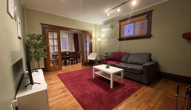 2 Br/3 beds with free parking, wifi and much more