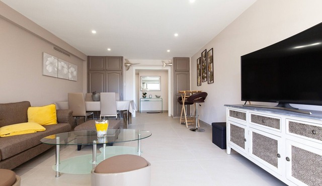 2-Br apartment 2 minutes from the beach, parking