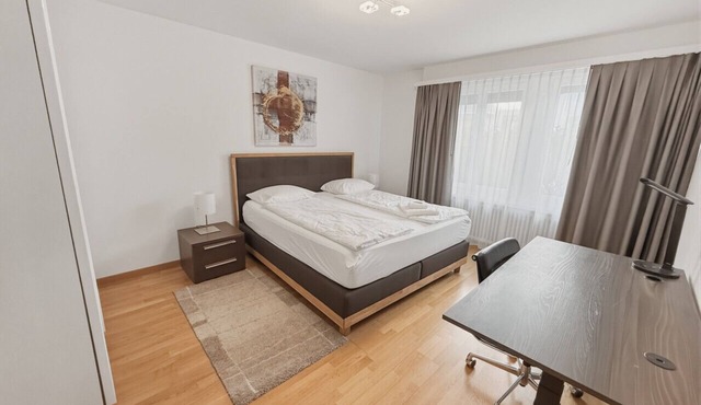 2 BR apartment near the lake/city centre D5