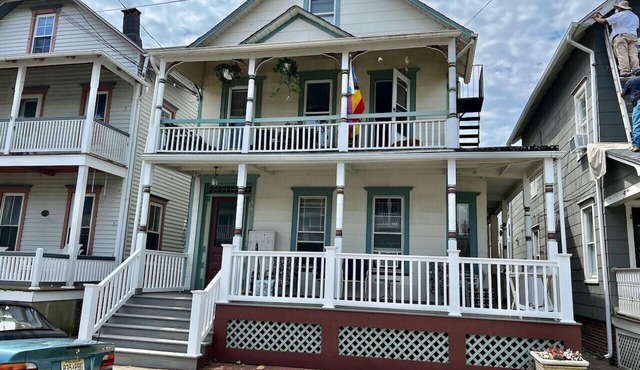 2-br apartment 1.5 blocks to beach in historic Ocean Grove with Peleton, Jaccuzi