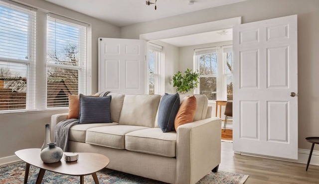 ★2 BR Apt ★ Mid Term Stay ★ The Loop - WashU - BJC 🏥