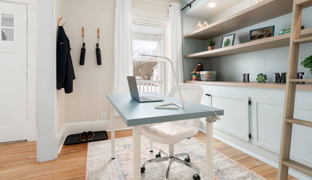 2 BR at Foster St. - Two Bedroom House, Sleeps 6