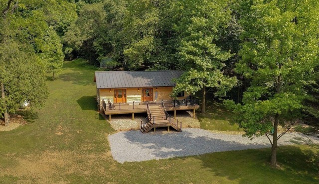 2-BR Cabin with Outdoor Dining