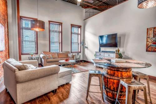 2 BR Central 2 Blocks to La Crosse Center