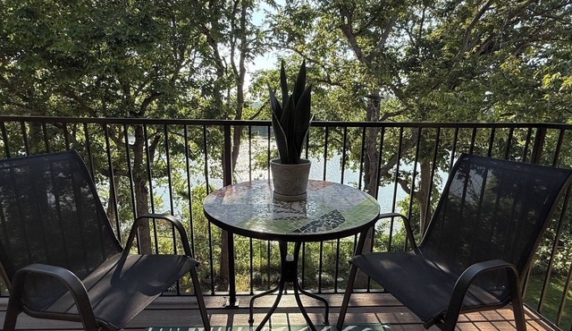 2-BR Condo in Nashville w/Riverview! Newly Remodeled. 15 Minutes to Downtown!