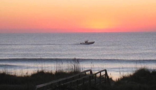 2 BR condo in Sand Pebbles w ocean views!