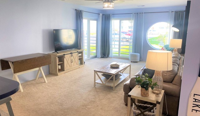 2 BR Condo - Pool & Hot Tub - Walk to the Jet! - Lake Life