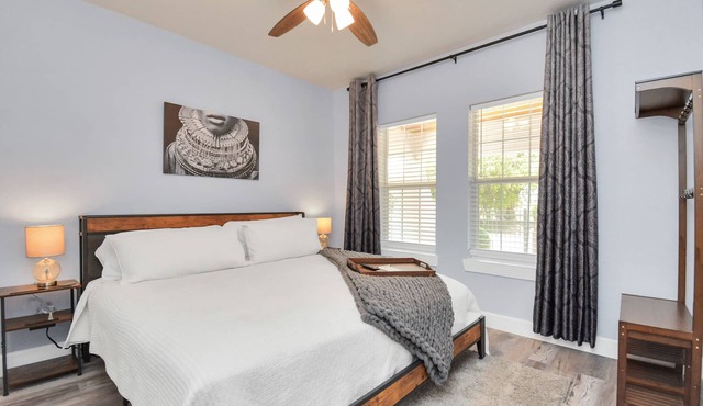 2 BR Cottage Midtown Downtown EADO