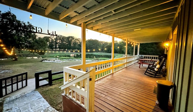 2-Br Country Cottage on rolling hills of Burton, 15 min from Round Top!