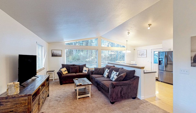 2 BR Cozy Home Near Hiking w/Grill