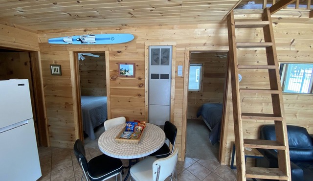2 BR Crystal Lake cabin. Private beach, easy Ice Fishing Near Crystal Mtn