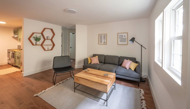 2 BR duplex - Walk to BeltLine, restaurants & bars