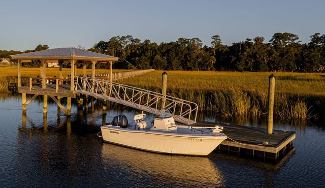 2-BR Fisherman's Quarters w/docks, pool, and firepit on Emma's Driftwood Farm