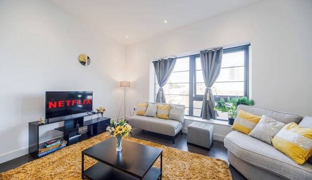 2 BR flat|Parking|ExcelFast Trains|O2|Riv… - 18460