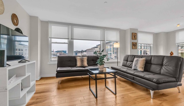 2 BR Fully Furnished Apartment at Penn Quarters - Surrounded by Best Restaurants
