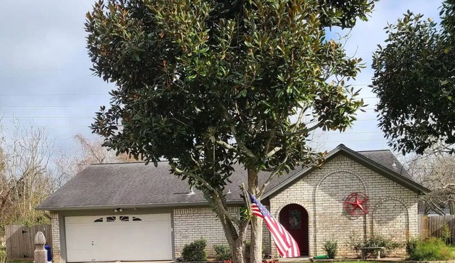 2 BR home, quiet neighborhood